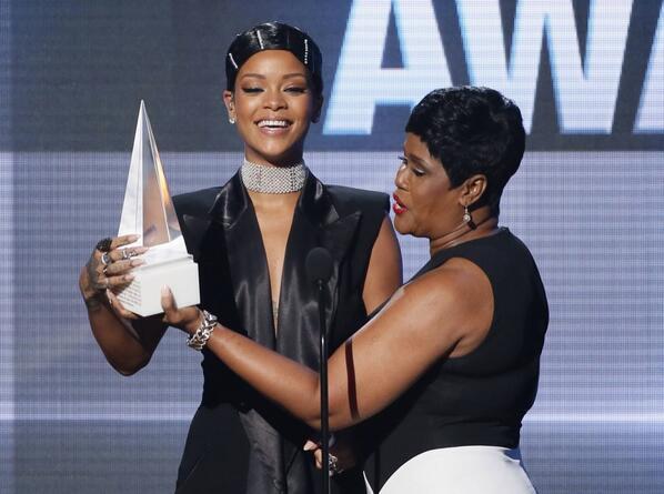 Rihanna Receives Icon Award at the 2013 American Music Award
